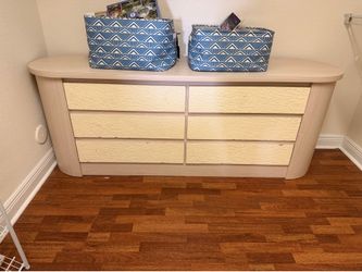 Dresser set