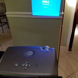 DELL PROJECTOR w/ Case and Cables