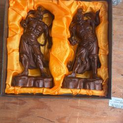 Chinese Natural Hand Carb Figurines