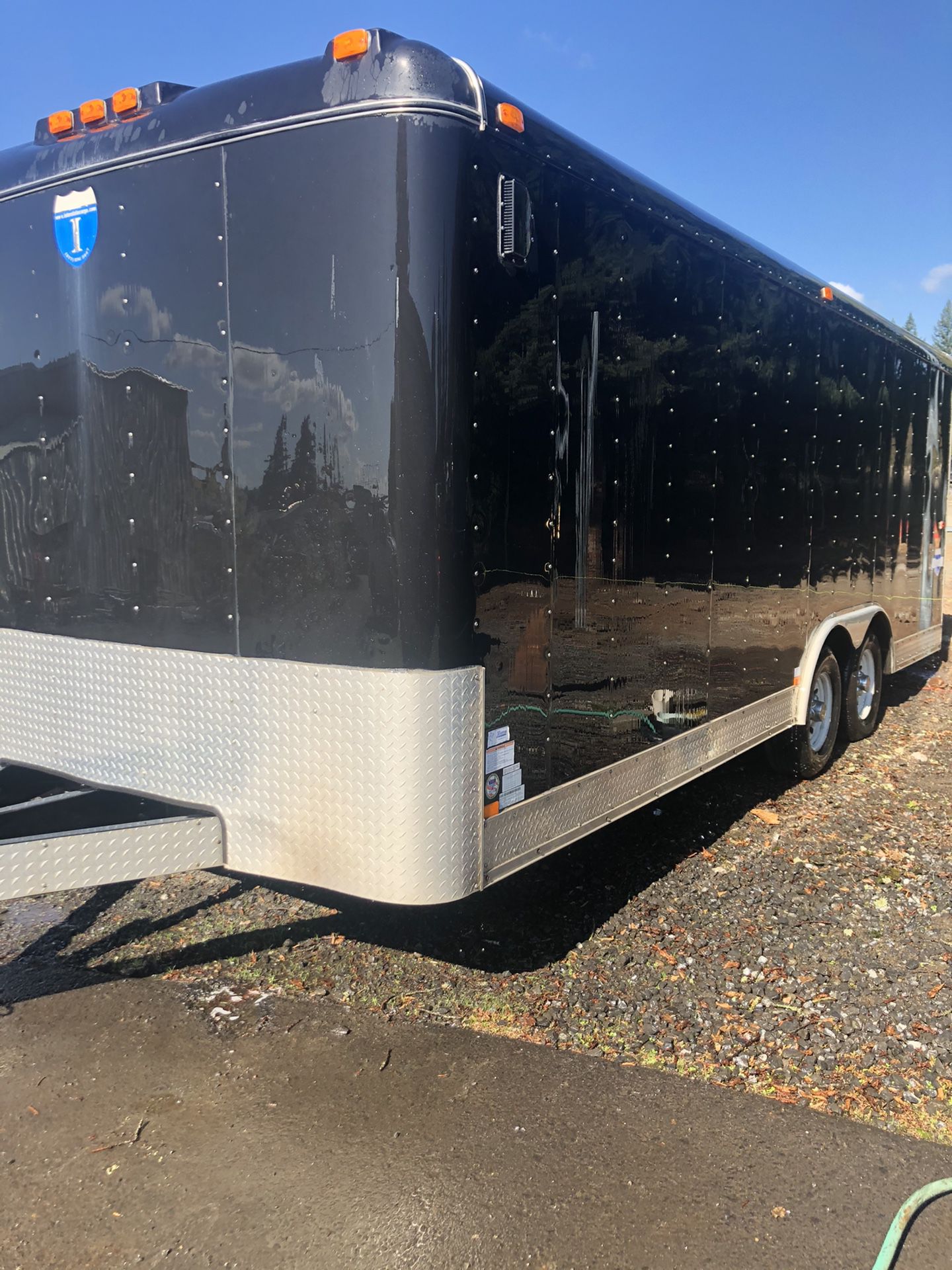 2008 interstate Pro-Series enclosed trailer 20x8x6’8”height *Sale Pending*