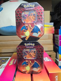 Pokemon Hidden Fates Charizard Tin
