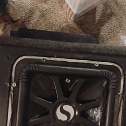 Kicker 12in Square L7s Dvc Kicker Subwoofer With Kicker Made Ported Box An Power Accustic Razer 2500d Amp . Bothe For  150 And Have O Kenwood DoubDon'