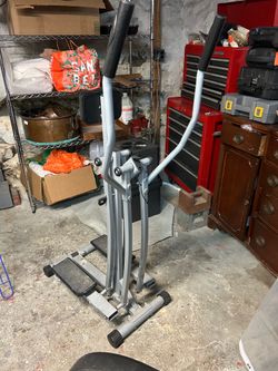 Lightweight elliptical machine