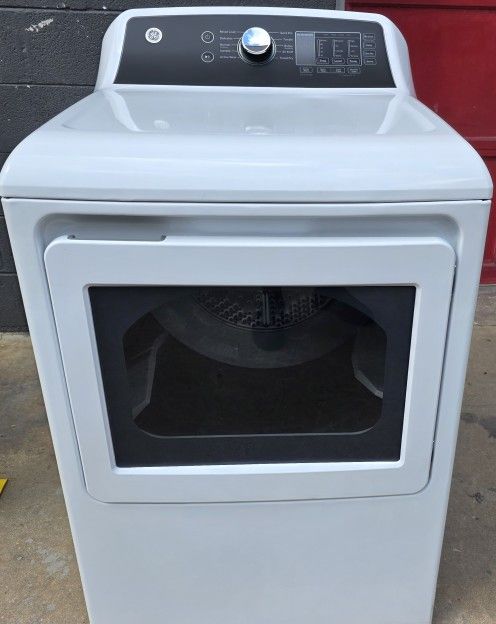 GE Dryer For Sale 
(Works Great)
Comes w/Warranty 
Delivery Available 
