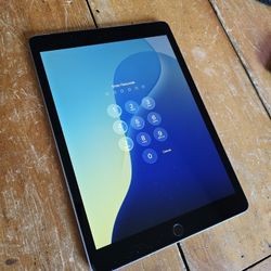 IPad 8th Gen 32gb GREAT CONDITION 