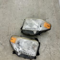 2014-2020 Tundra Headlights Set 