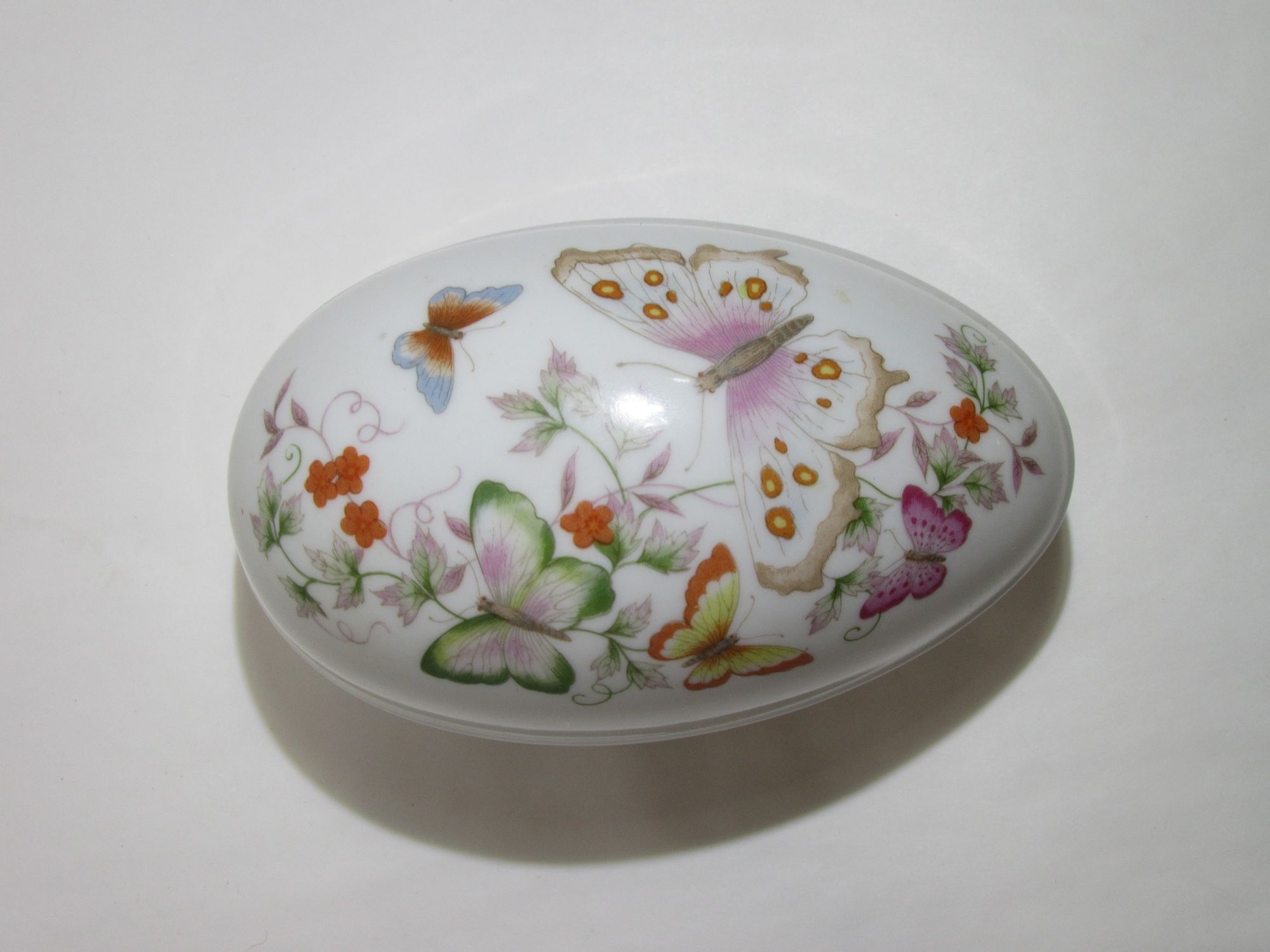 1974 Vintage Avon Fine China Porcelain Egg Trinket Box with 22 K Gold Trim JAPAN