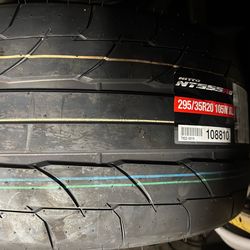 Nitto NT555 R2 295/35/20