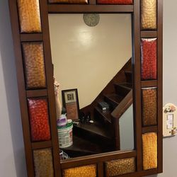 Beautiful Entrance Decor Table And mirror In Great Condition 