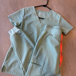 FIGS Jade Petite Scrub Set