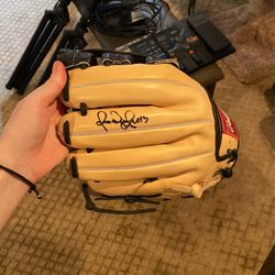 Signed Glove By 14 Time Golden Glove Winner Omar Visquel