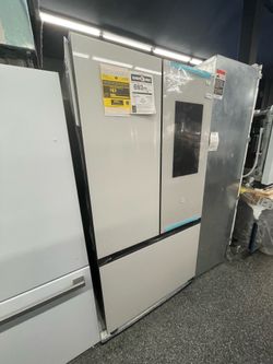 New 30 Cubic ft Bespoke family hub touch screen French door refrigerator (beverage center)