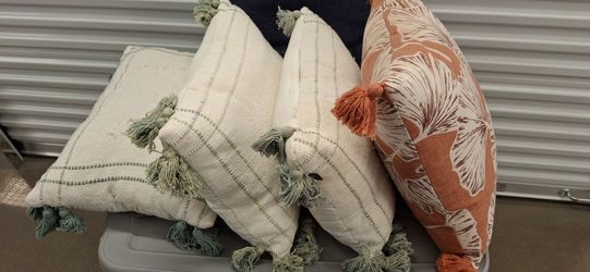 4 patio pillows