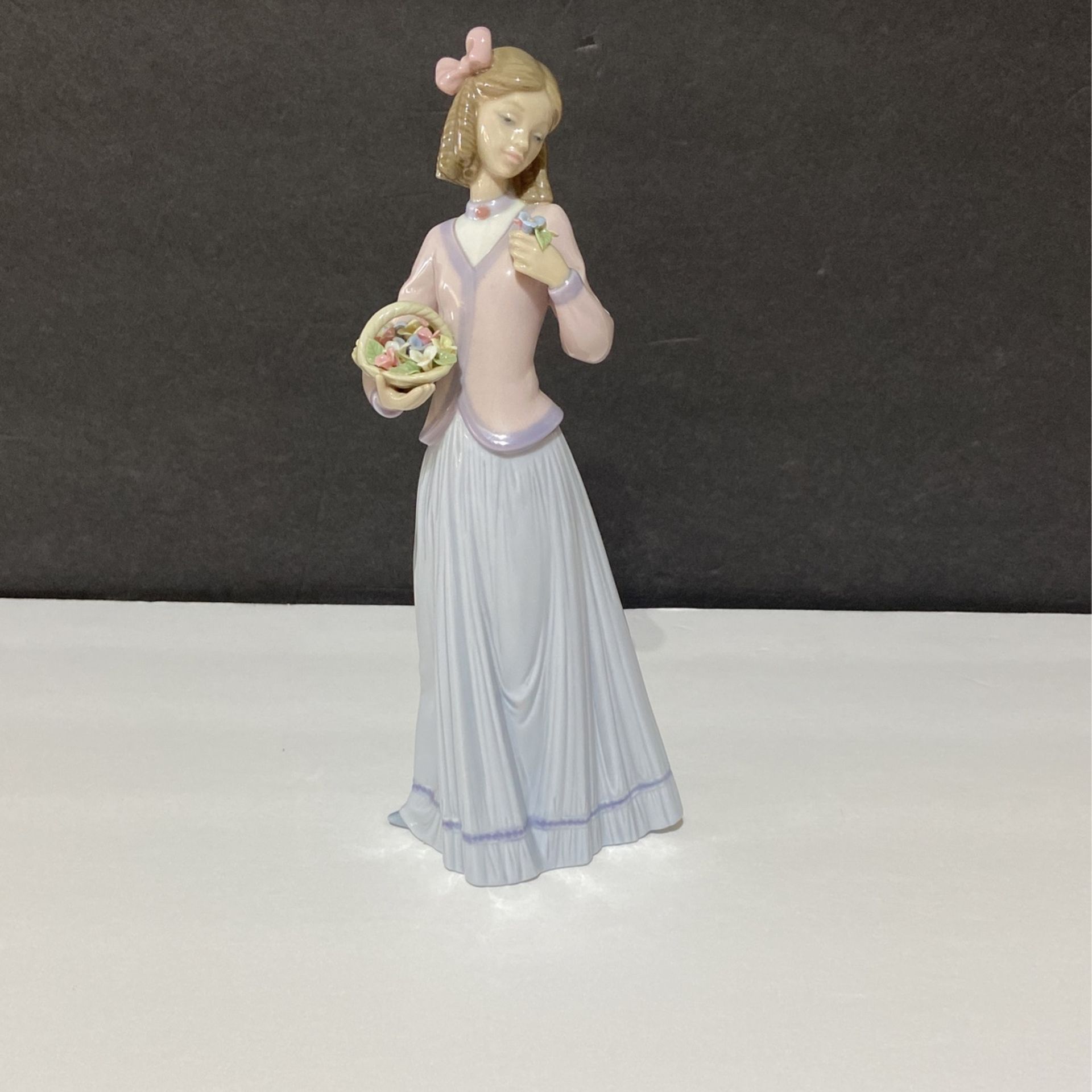 LLADRO INNOCENCE IN BLOOM 1996 SOCIETY  PORCELAIN FIGURINE  