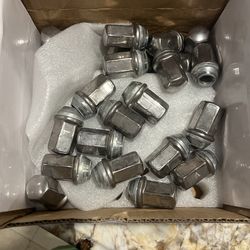 Silverado 1500 OEM Lug Nuts