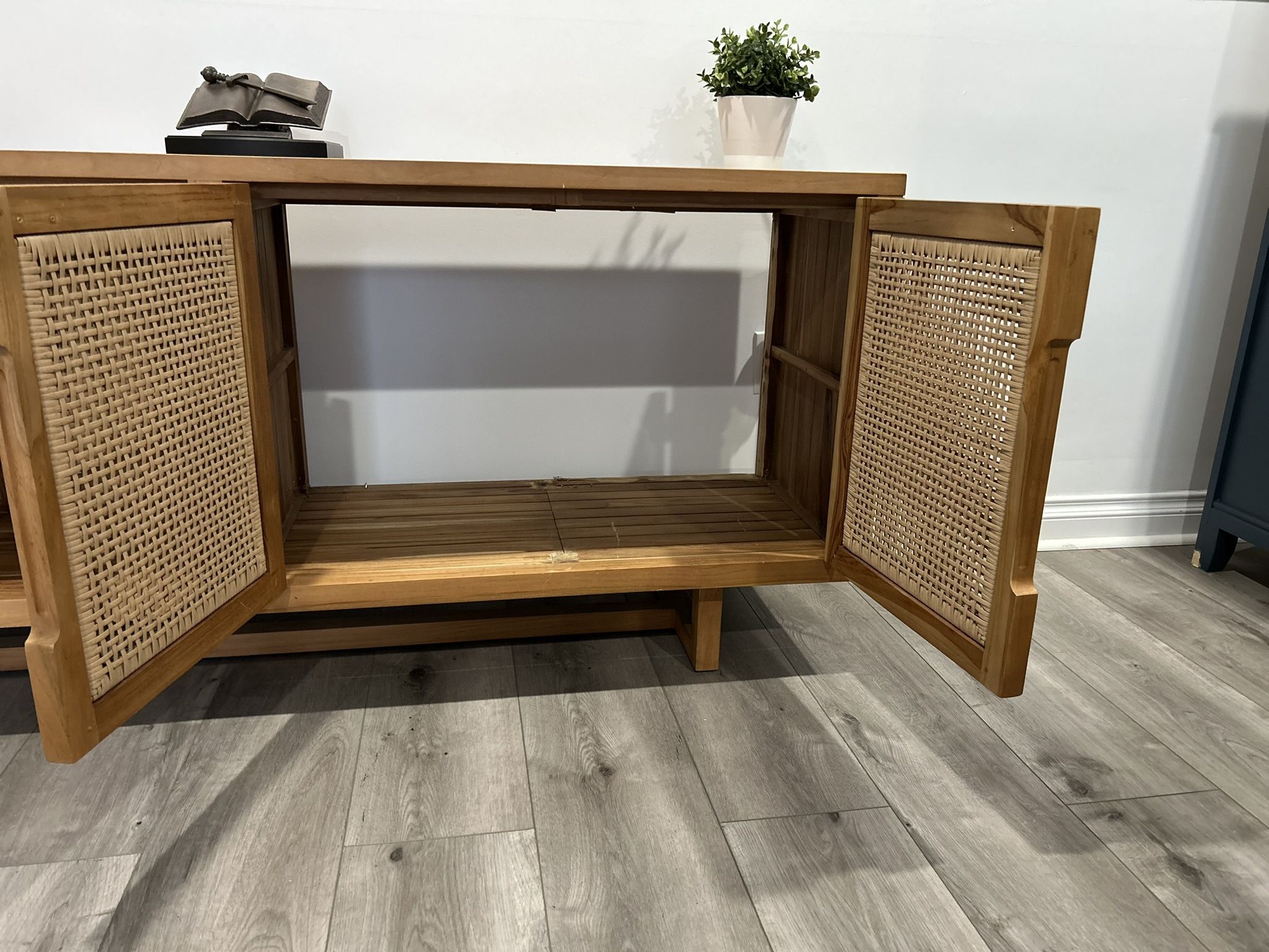 Merit Solid wood sideboard