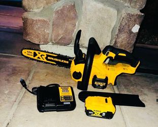 DEWALT 20V MAX 12in. Brushless Battery Powered Chainsaw Kit with (1) 5Ah Battery & Charger