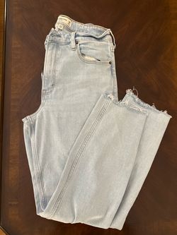 abercrombie and fitch women’s lightwashed jeans