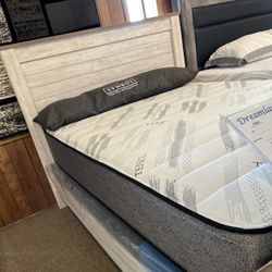 Stunning Nice Beautiful Bedroom Set!