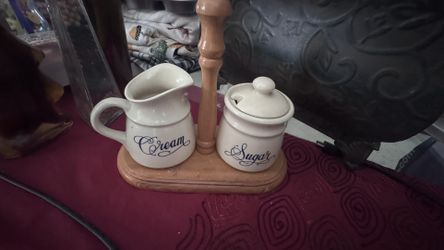 Cream and sugar set
