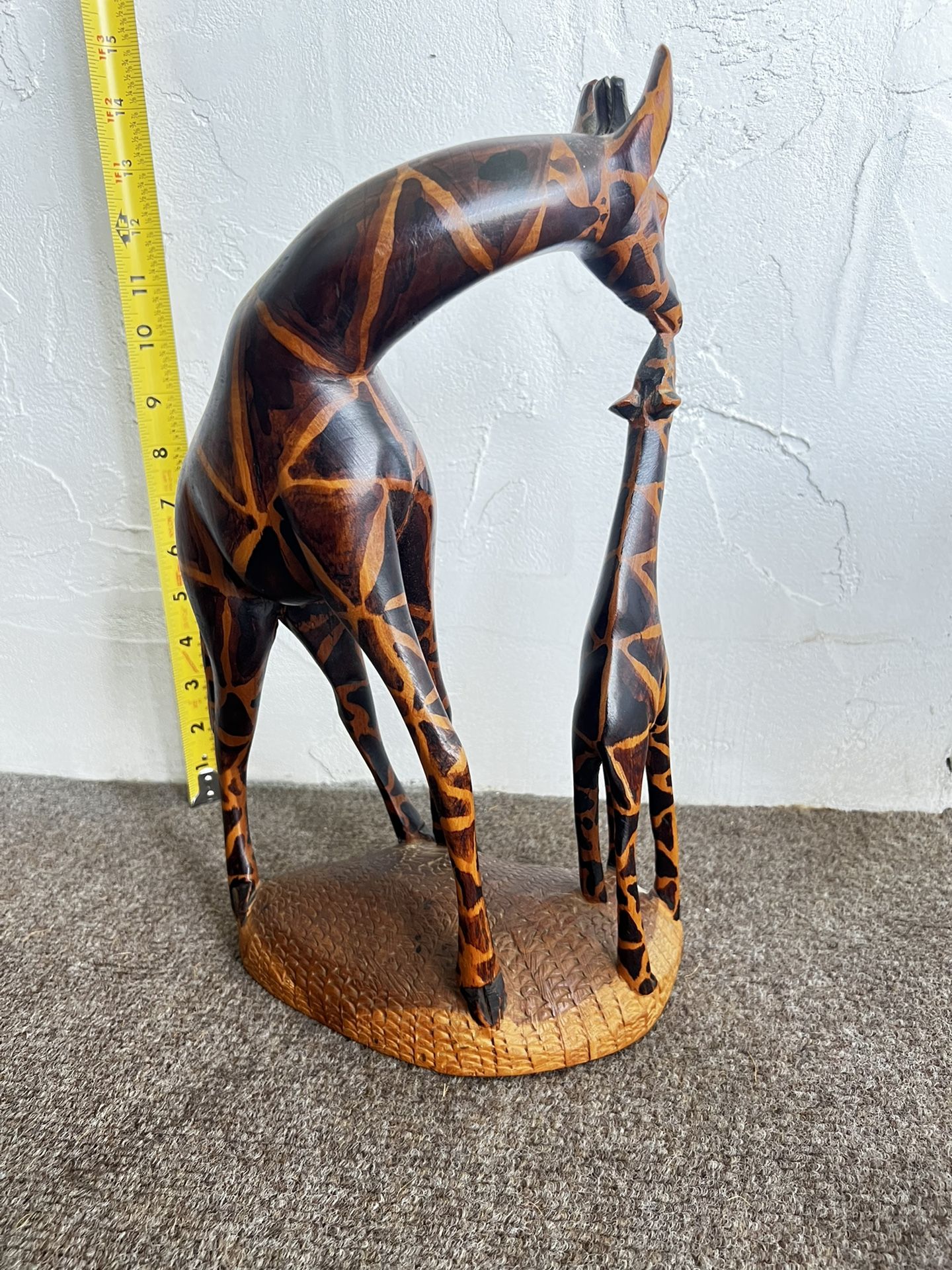 Giraffe And Baby Wood With Cream Uc Base Statue For Decoration