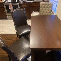 Dining Room Table & Chairs 