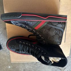 GUCCI SHOES NEVER WORN