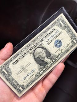 Sweet 🙌!! Vintage 1935 D $1 Silver Certificate - Blue Seal US Currency (With Protective Sleeve) !