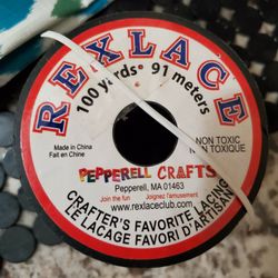 Crafter"s Lacing White Plastic Roll