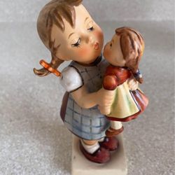 Kiss me Hummel Figure TM5, 6 Inches, 311 Large Size.