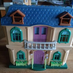 Adorable Vintage Doll House