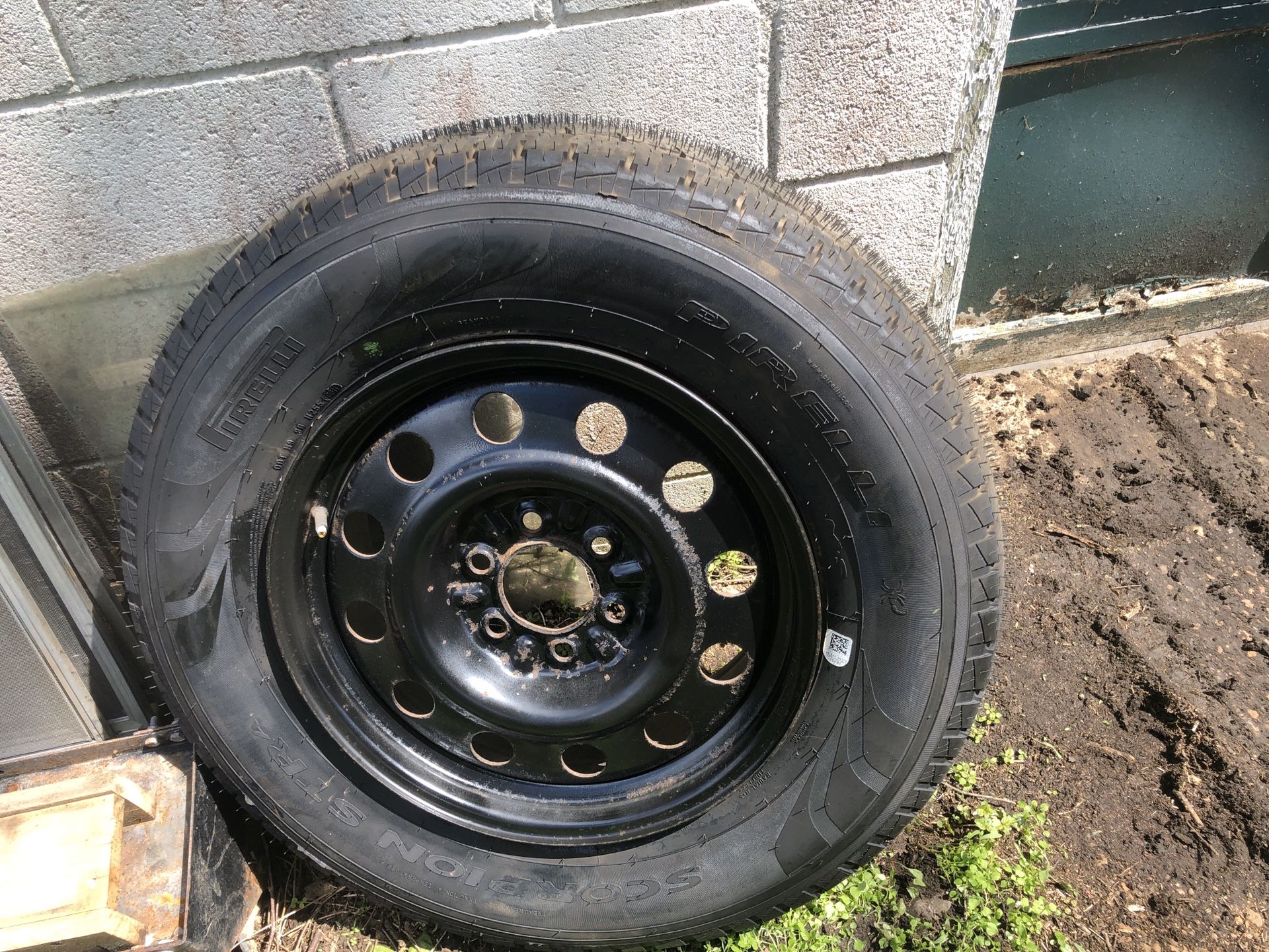 255–70 —18 tire and rim