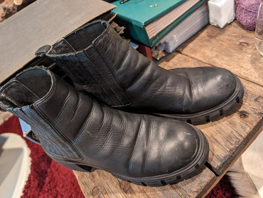 Steve Madden Boots 8.5 Leather Good Shape Boot Pair Made In Brazil Platform