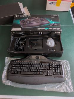 Logitech Cordless Desktop MX 5500 Revolution Keyboard and Mouse Set in Original Box