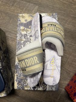 🤍 Christian Dior Slides