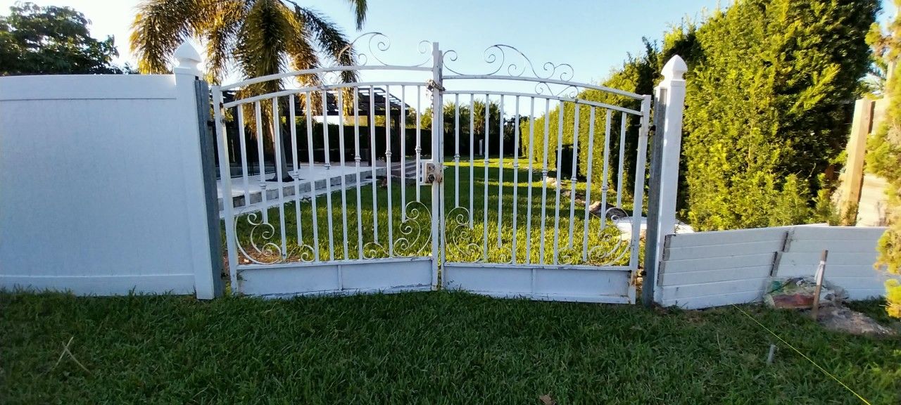  DRIVEWAY GATES VINTAGE SET 12Ft Wide X 8' Tall