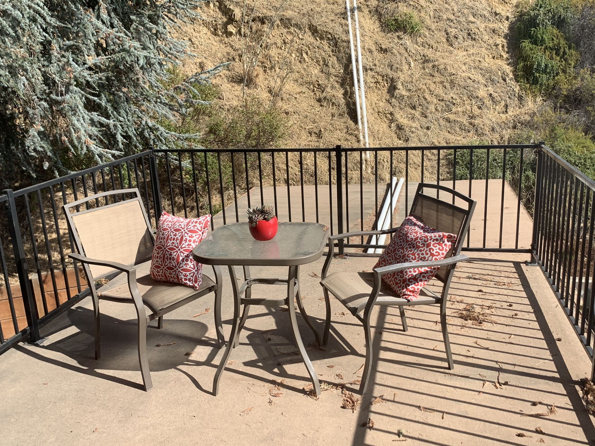 Patio table chairs set