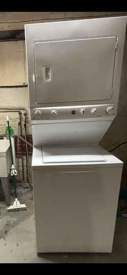 Like New 2015 Electric Kenmore Washer/Dryer