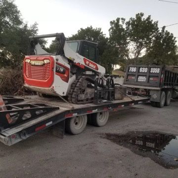 Bobcat Y Camion