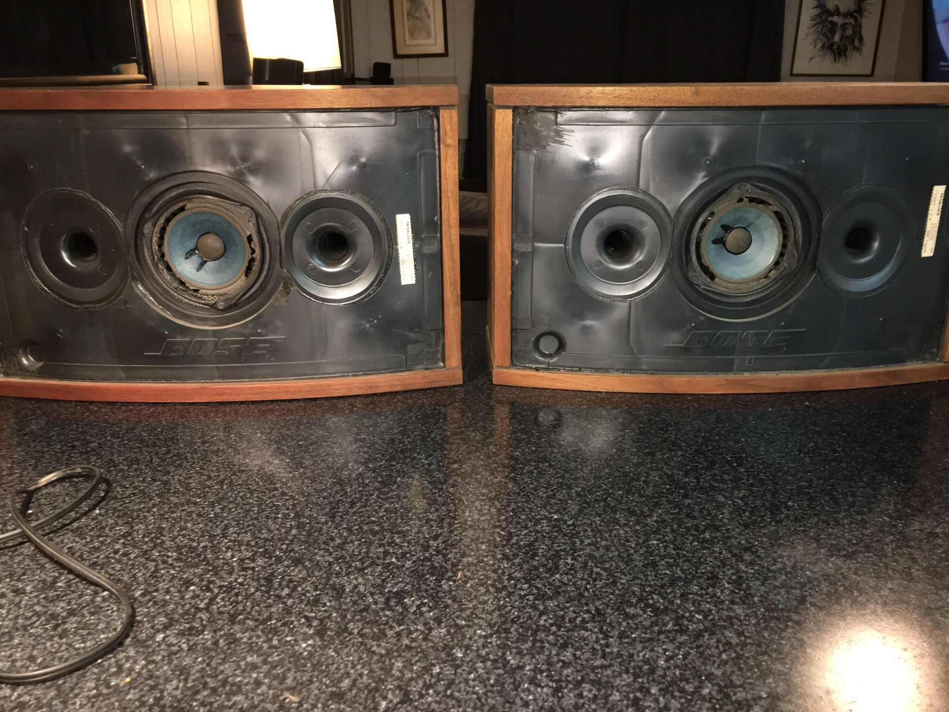 Bose 901 refoaming service. I refoam all brands and types of speakers