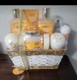 Lovery gift spa basket brand new never used never opened