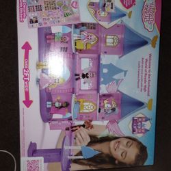 *No Codes* Dollhouse With 2 Dolls