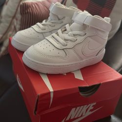 Nike Court Borough Mid 2