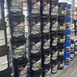 $55each. Aceite 15w40. VP RACING 