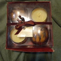 Brand New 4 Round Candles " Sugar Cookies"