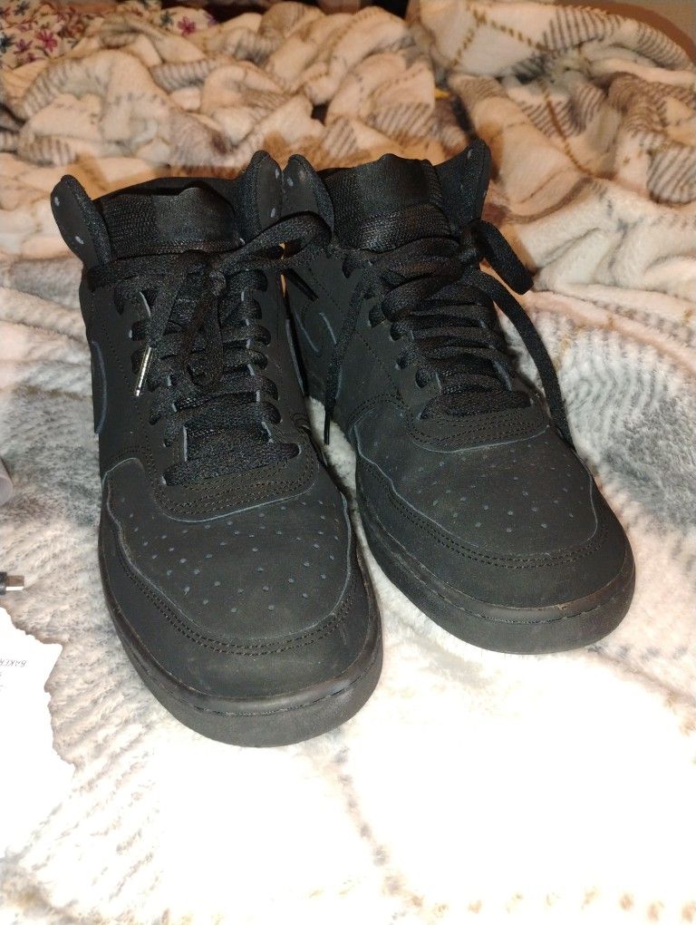 Nike Court Mid