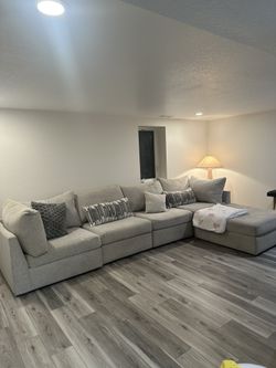 Sectional W/ Ottoman