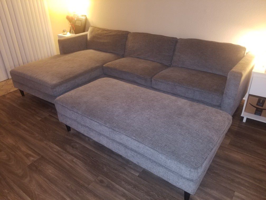 Gray Left Sectional Sofa w/ Ottoman
