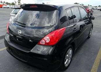 Nissan Versa SL 2011