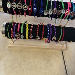se vende brazaletes $7